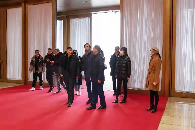 场馆纪实 | 巨幅馆藏画作《国泰民安》作者一行莅临青岛国际会议中心 1