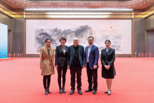 场馆纪实 | 巨幅馆藏画作《国泰民安》作者一行莅临青岛国际会议中心