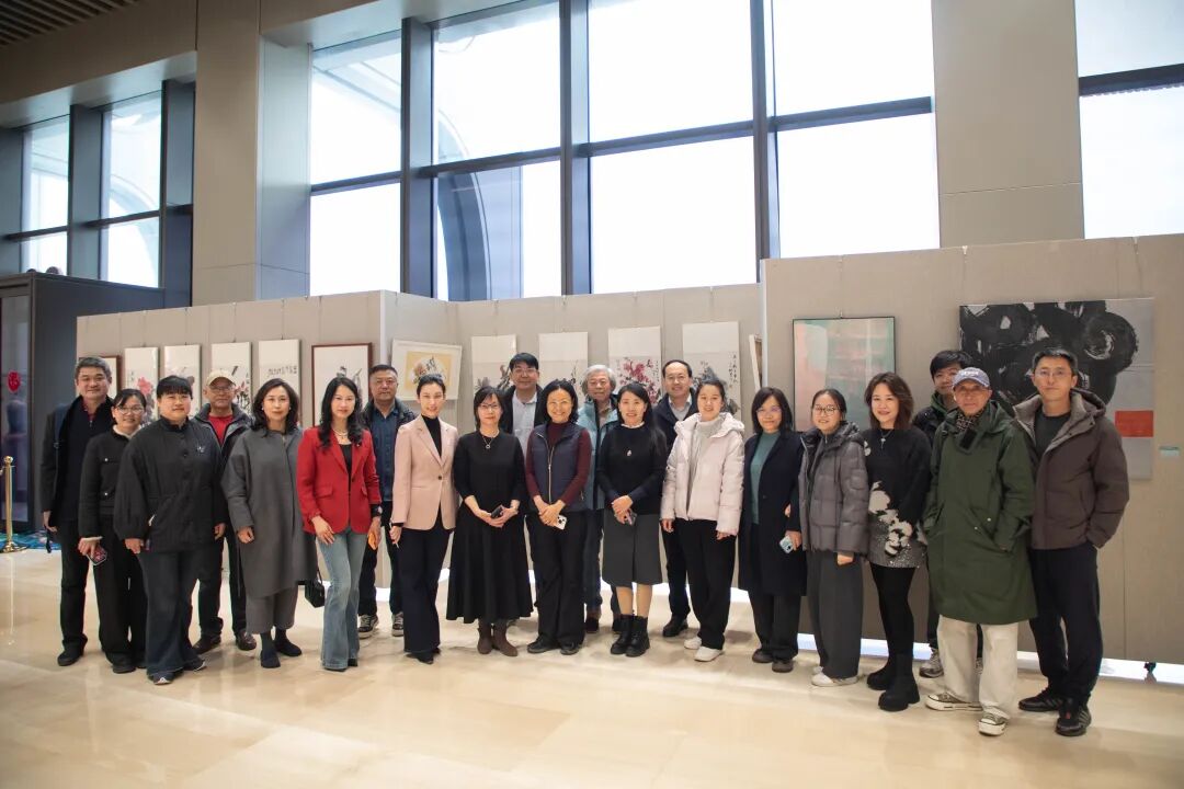 2026“琴岛春之声”女画家优秀作品展暨“女性艺术的当代视角与生活美学”艺术交流在青岛国际会议中心启幕 图片